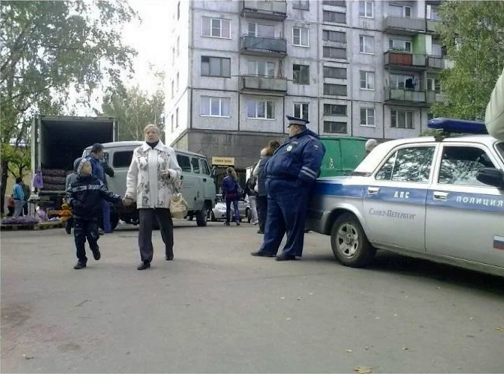 Полиция прикол. Нарушитель будет съеден. Приколы про ментов с надписями. Нарушители будут съедены. Полиция приколы с надписями.