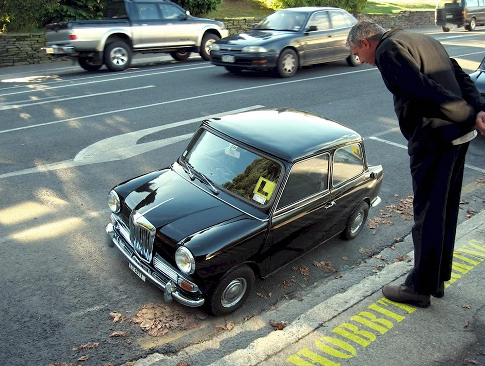 Подавать машину. Смешные машины. Забавные автомобили. Самые смешные автомобили. Смешная Маша.