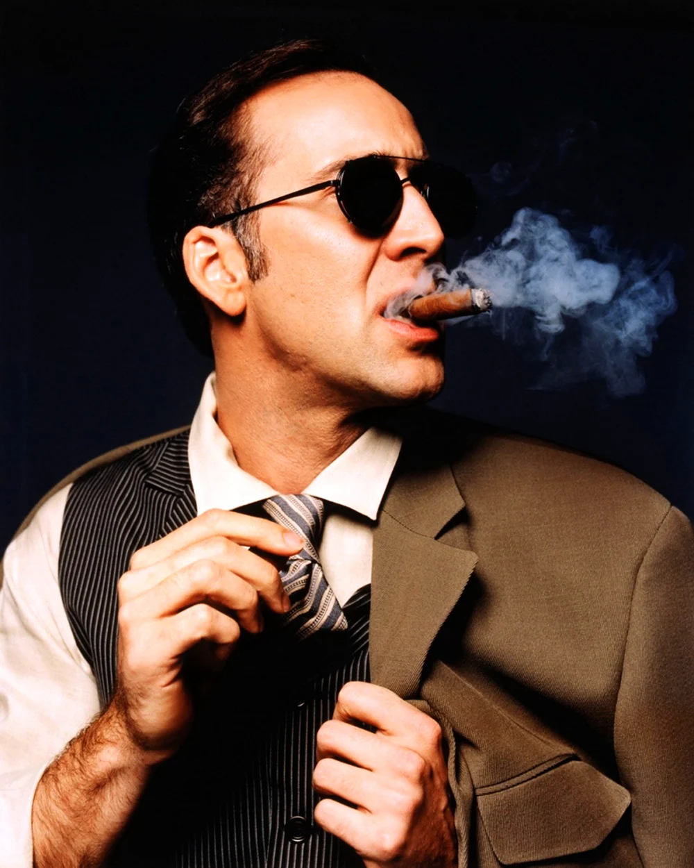 Николас Кейдж с сигарой