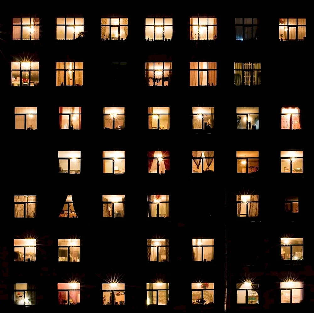 Ночные окна в коллажах Анны Мезон