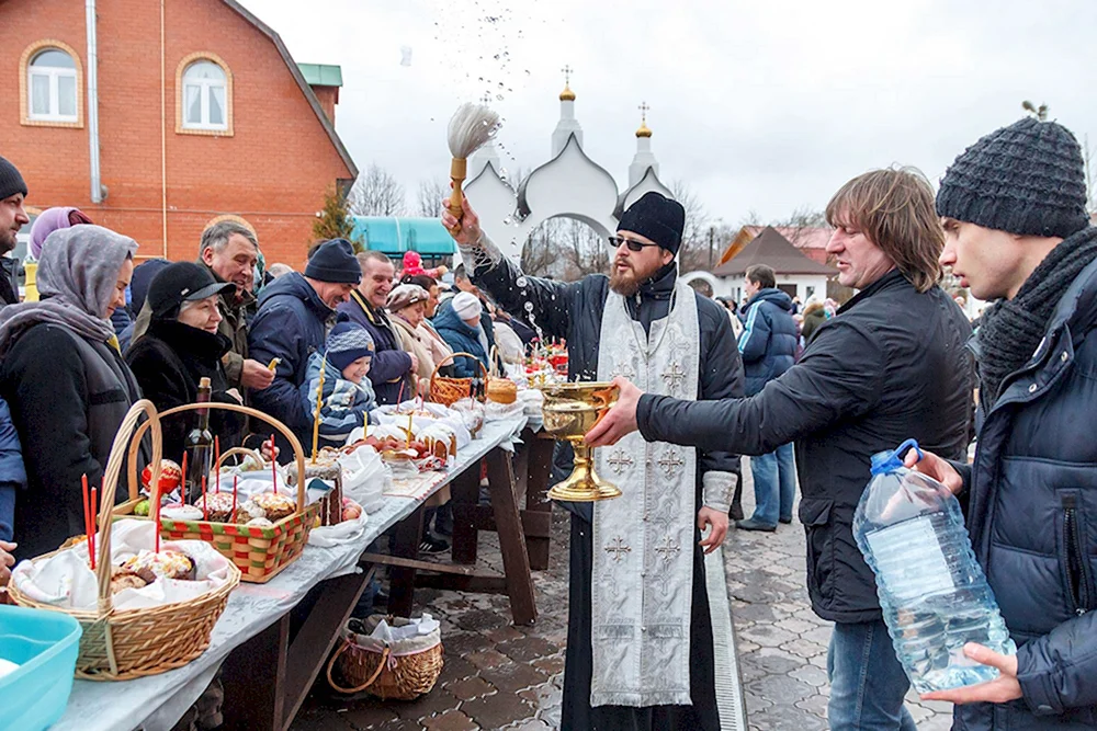 Освящение куличей картина