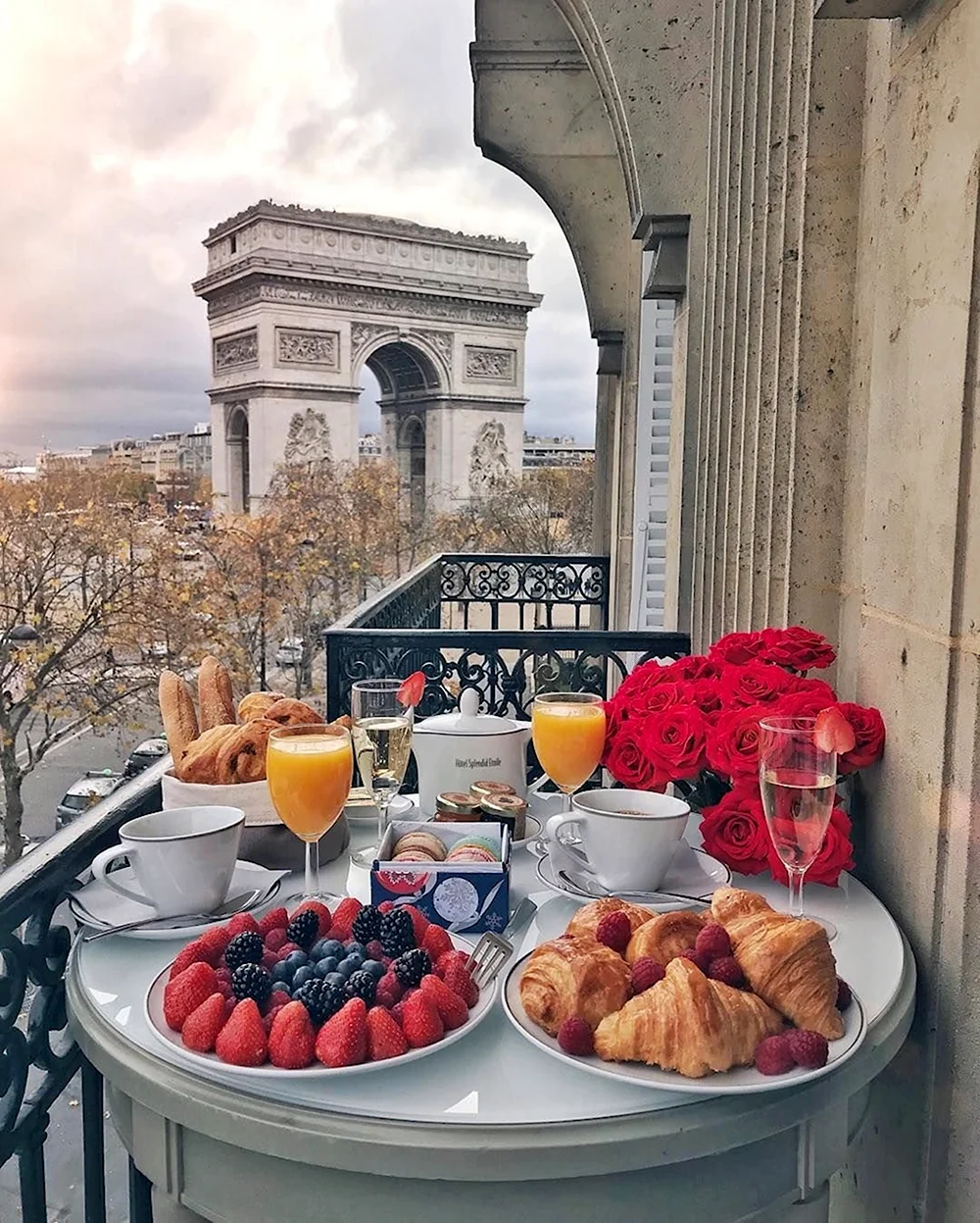 Отель Plaza Athenee Париж завтрак