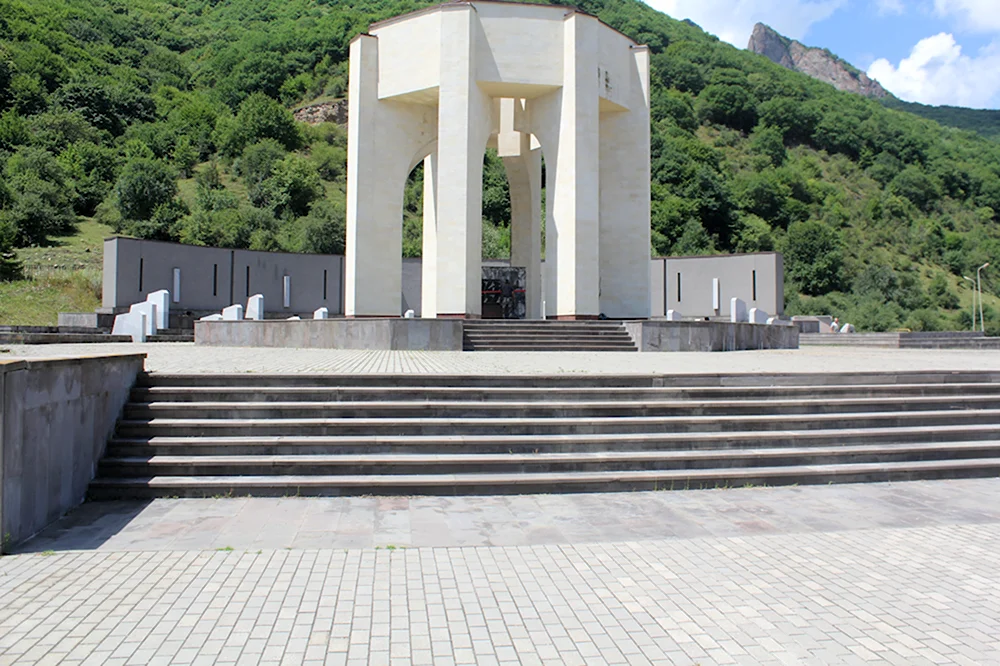 Памятник депортации Карачаевск