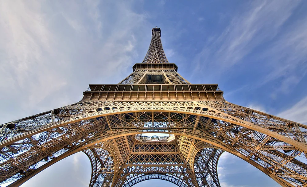 Париж Эйфелева башня вид снизу