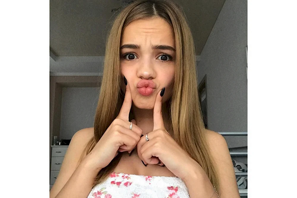Певица Karna.Val