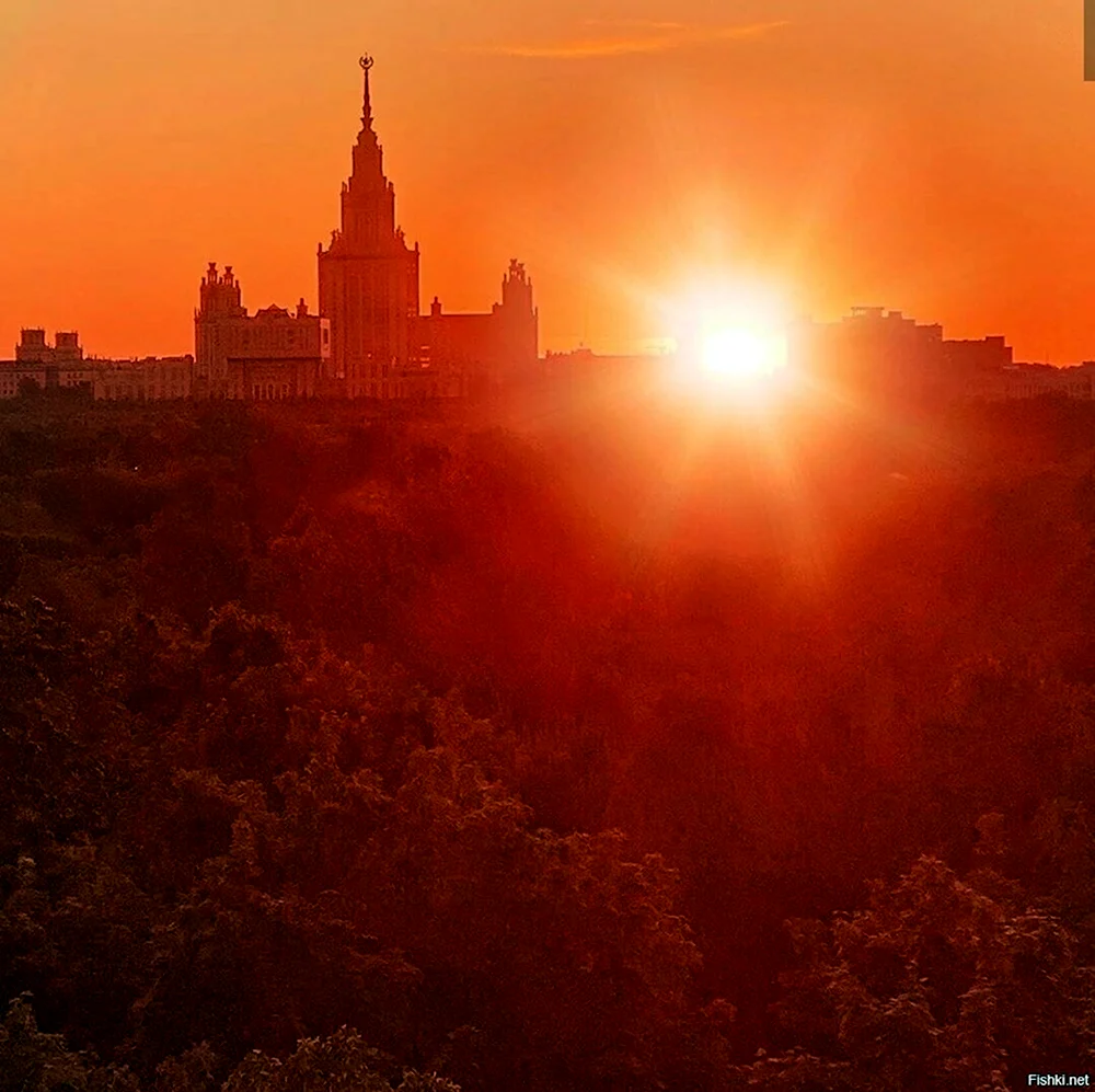 Рассвет в Москве