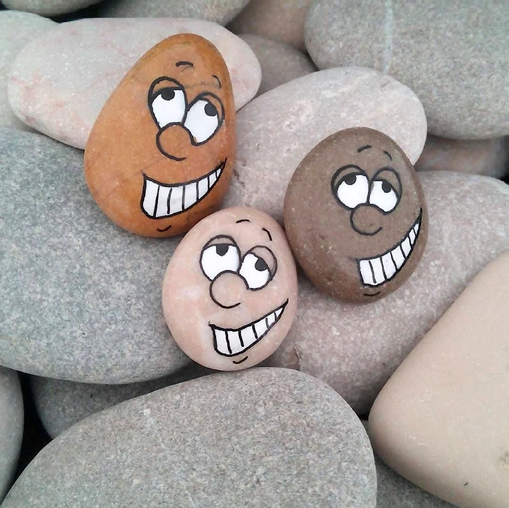 Разрисованные морские камни