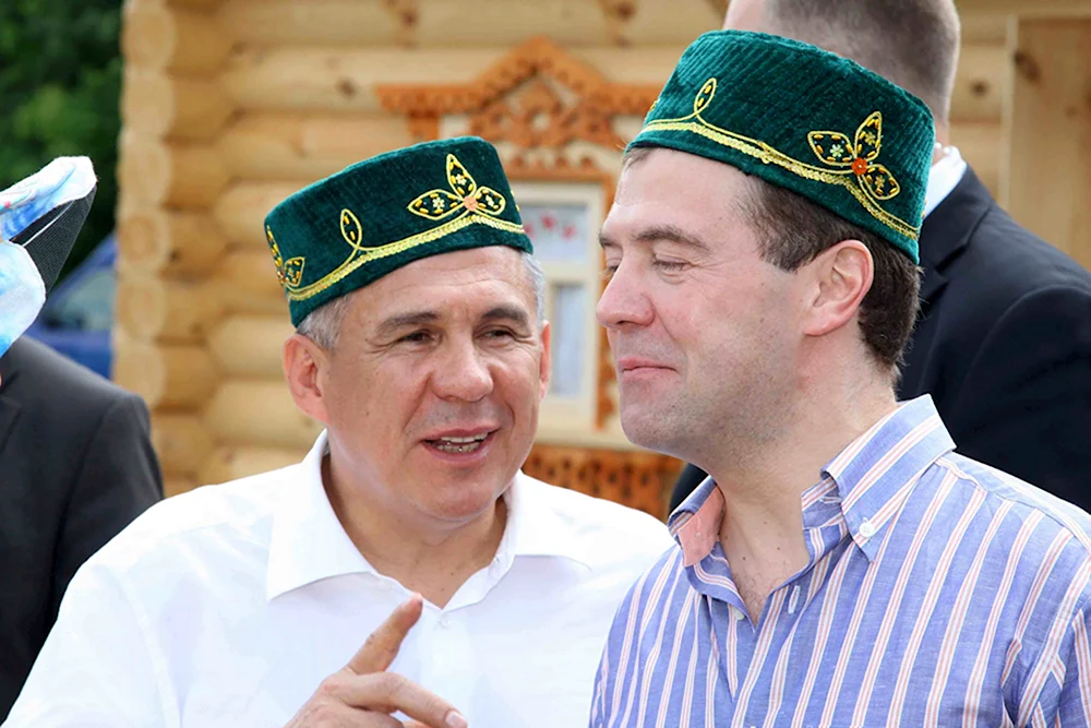 Рустам Минниханов в тюбетейке