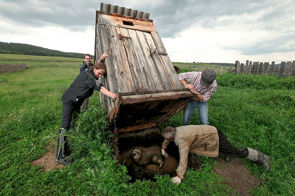 Сельский туалет