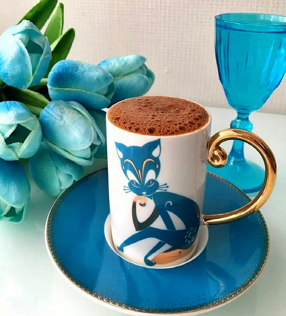 Синяя чашка кофе