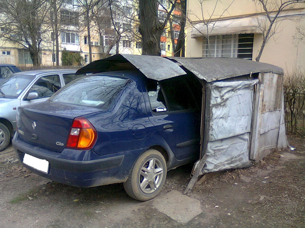 Смешной гараж для автомобиля