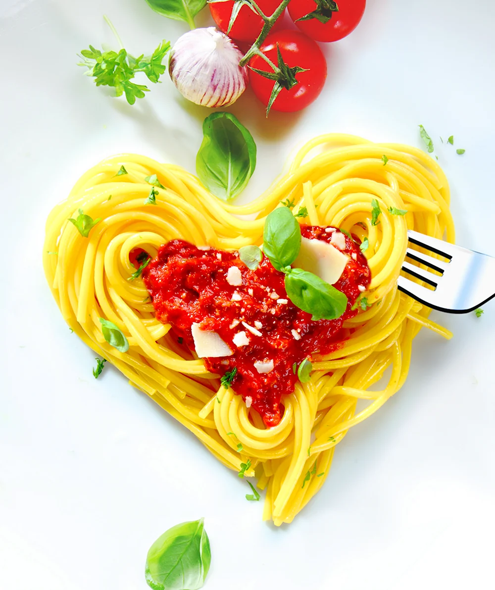 Спагетти в форме сердца
