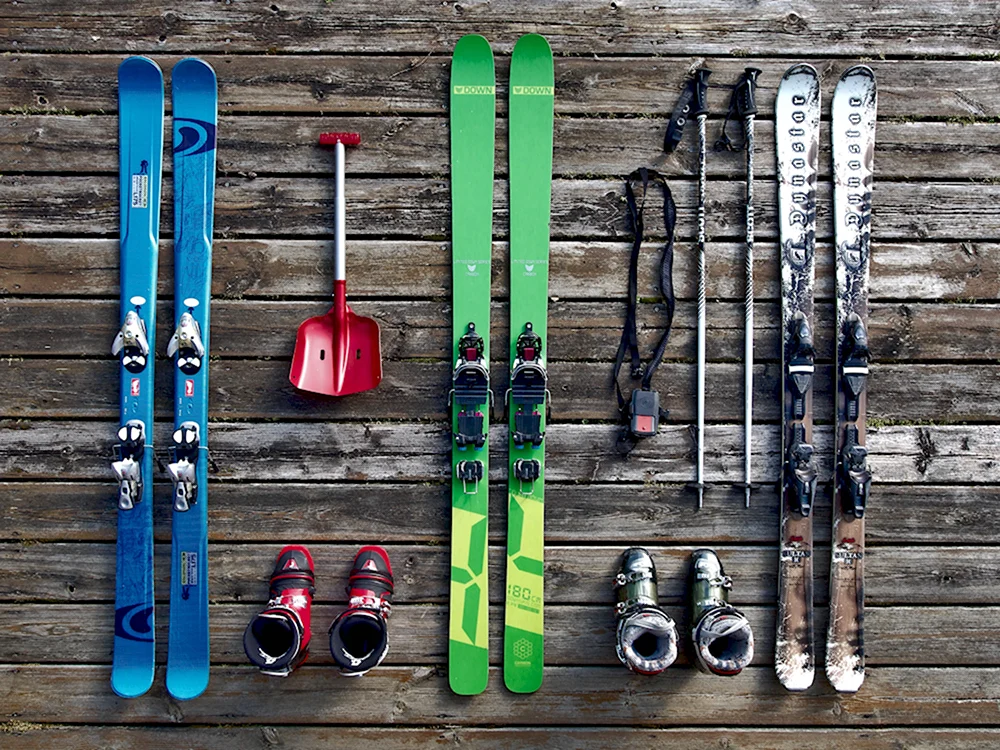 Спортивные лыжи