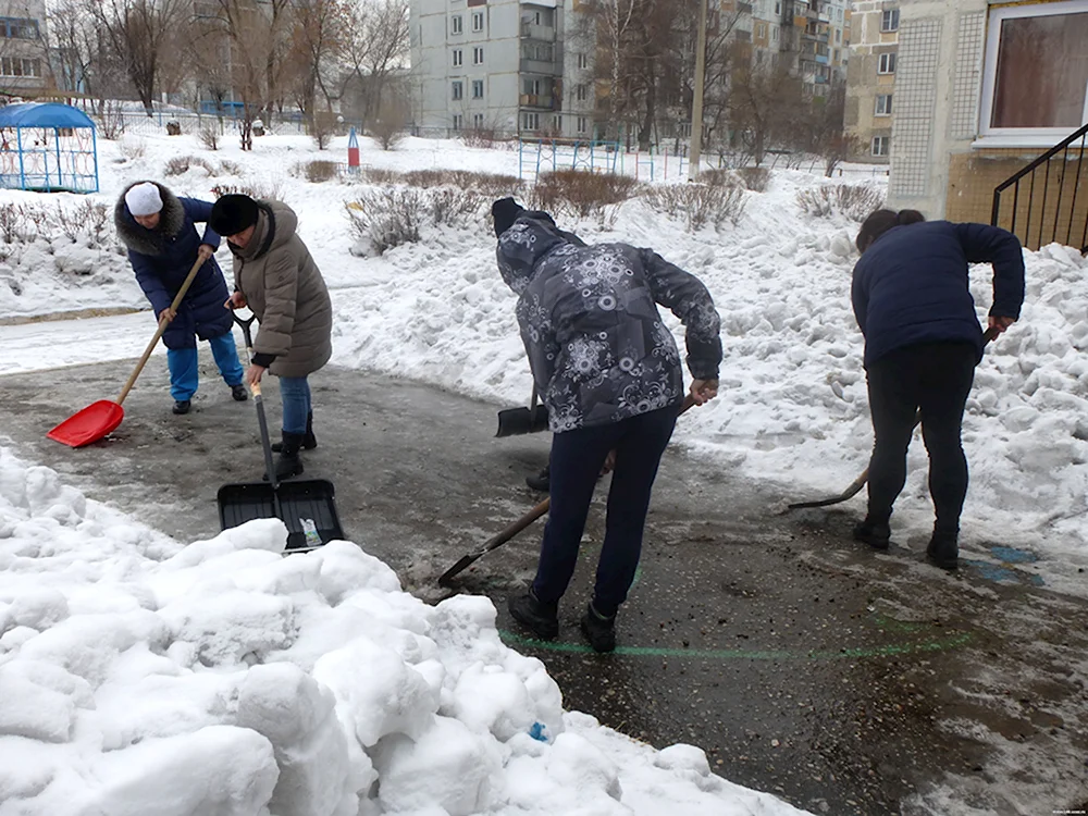 Субботник по уборке снега в детском саду