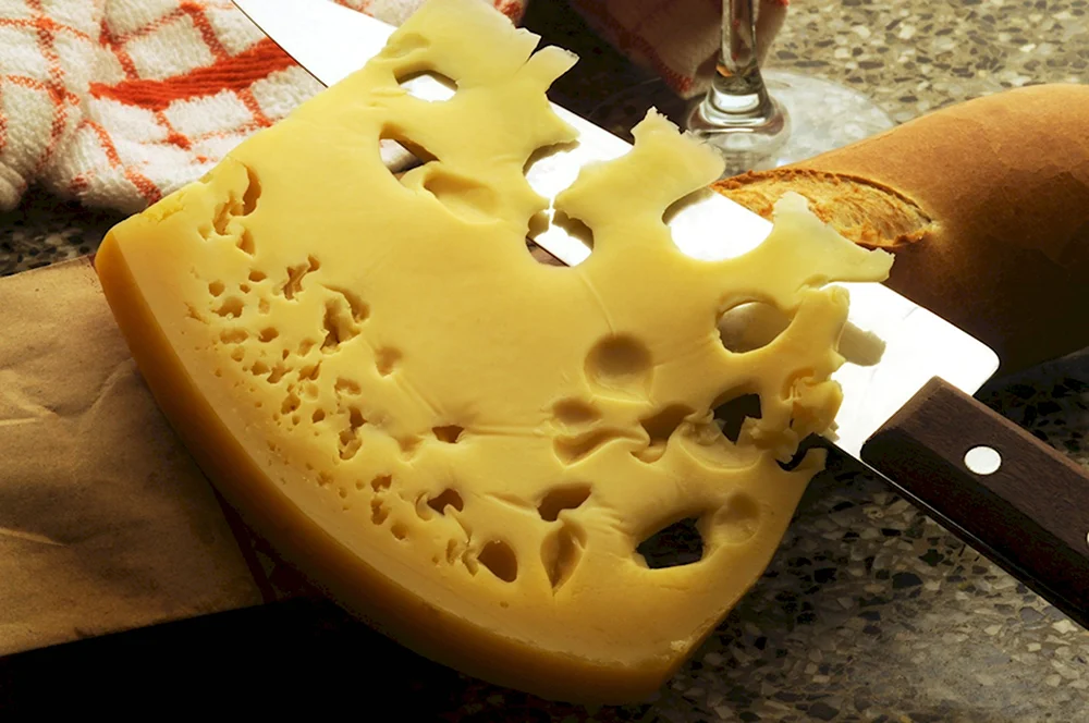 Сыр с дырочками