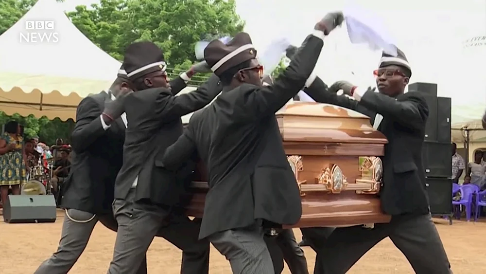 Танцующие негры на похоронах