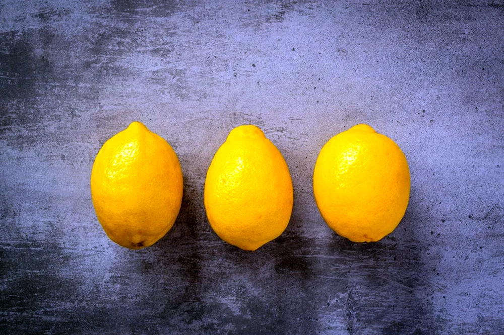 Три лимона