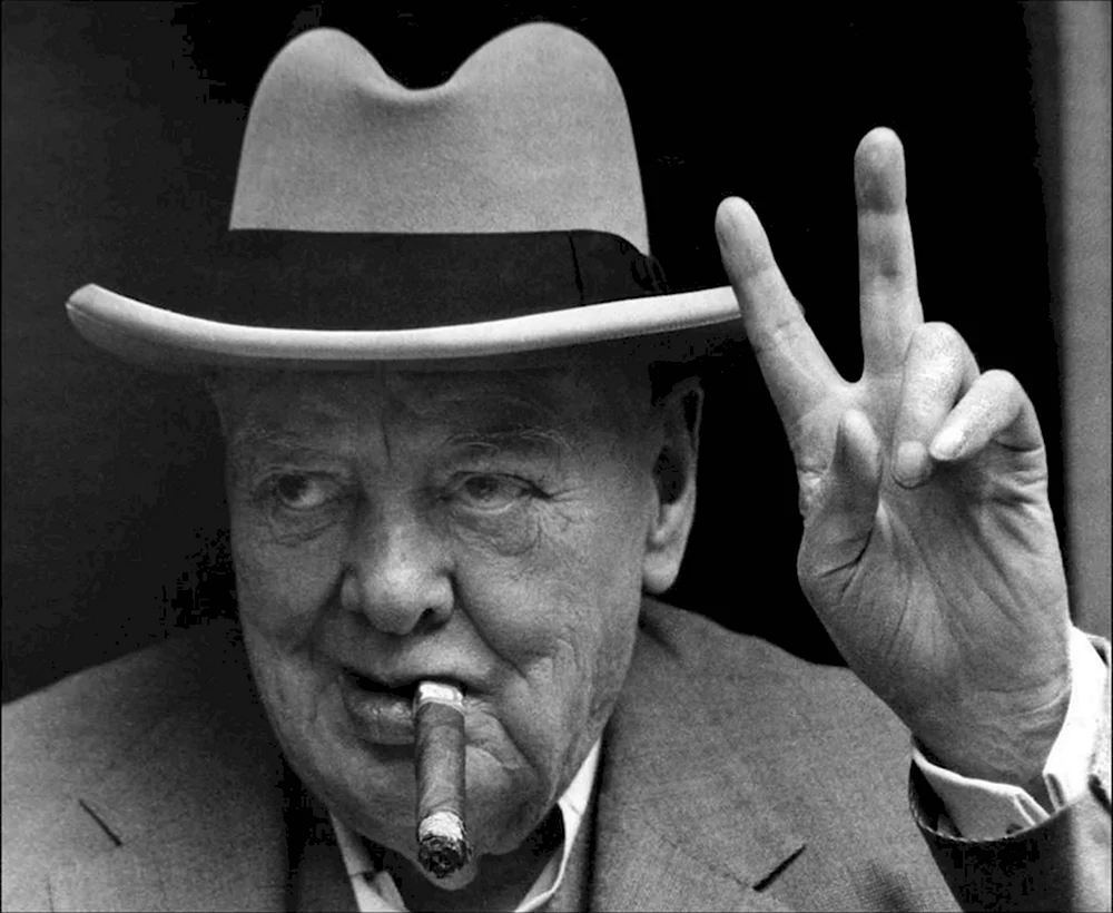 Sir winston churchill. Уинстон Черчилль. Уинстон Черчилль с сигарой. Черчилль премьер-министр Великобритании. Уинстон Черчилль фото.