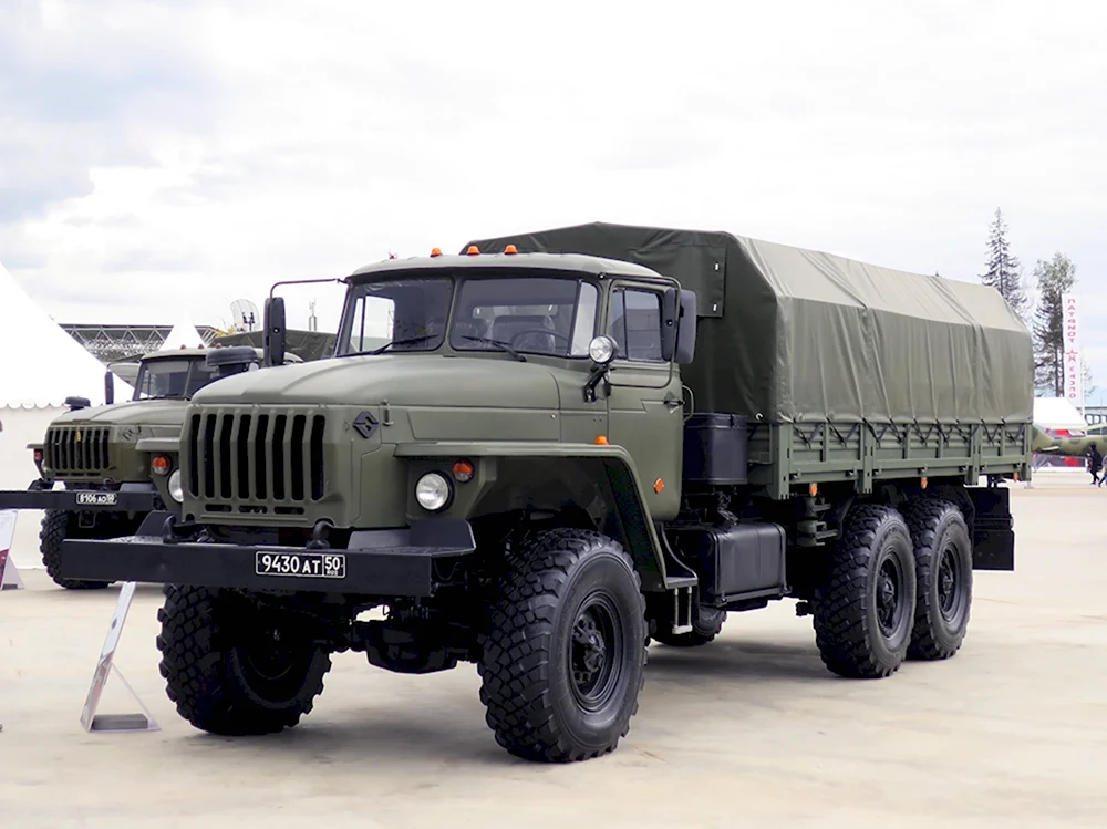 Урал-4320 грузовой военный
