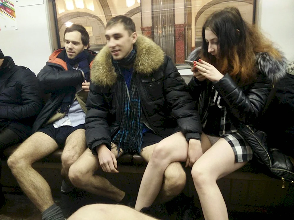 В метро без штанов 2020 Москва