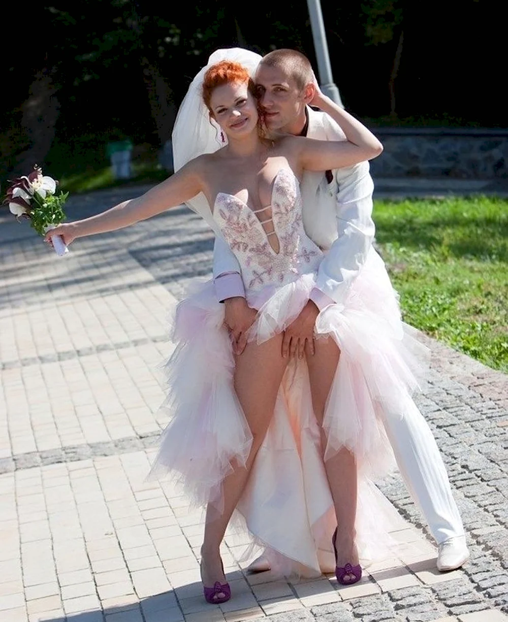 Вульгарные платья невест