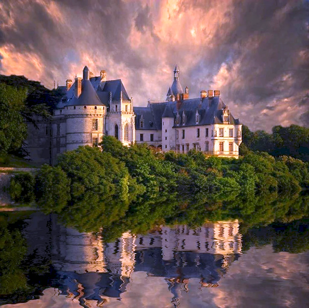 Замок Сюлли Франция