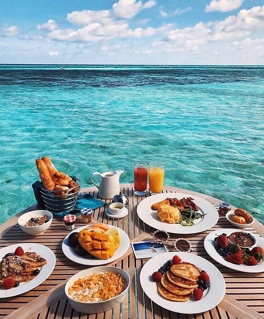 Завтрак на берегу