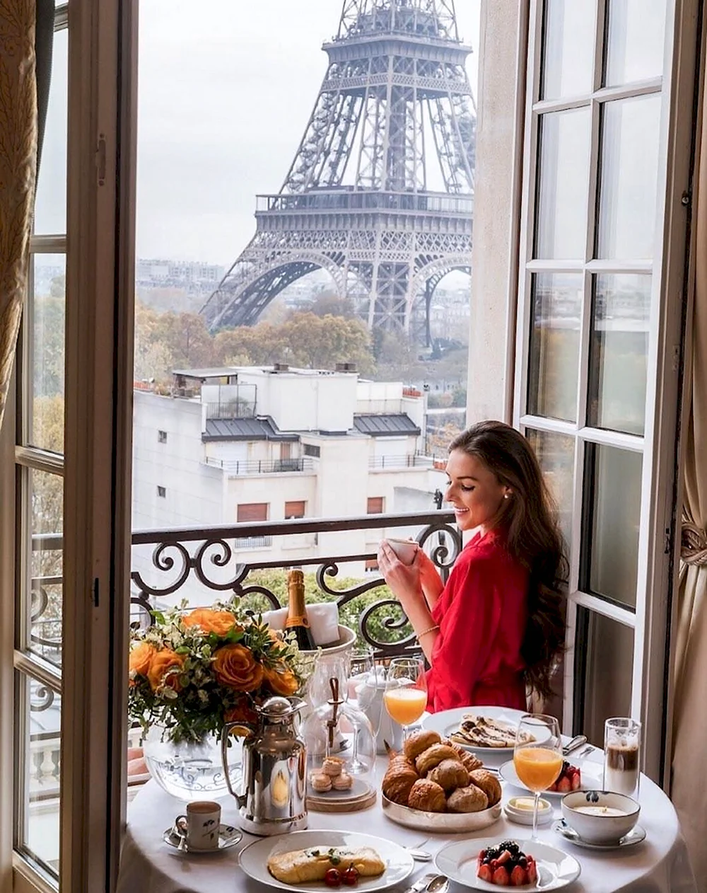 Завтрак с видом на Эйфелеву башню в Париже