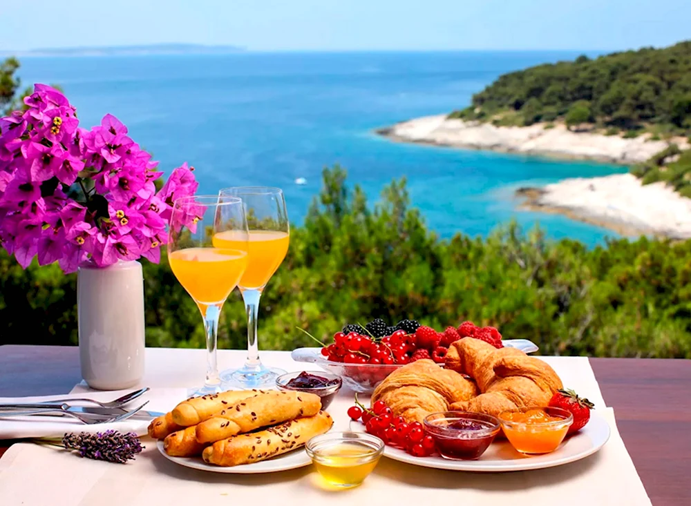 Завтрак с видом на море
