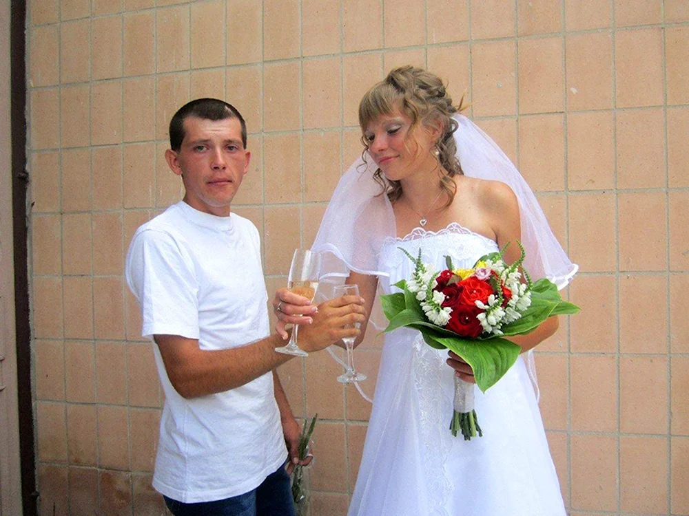 Жених и невеста в деревне