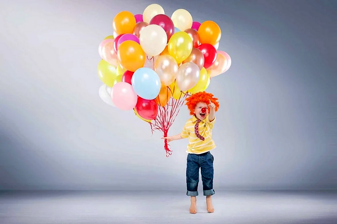 Дети с воздушными шарами