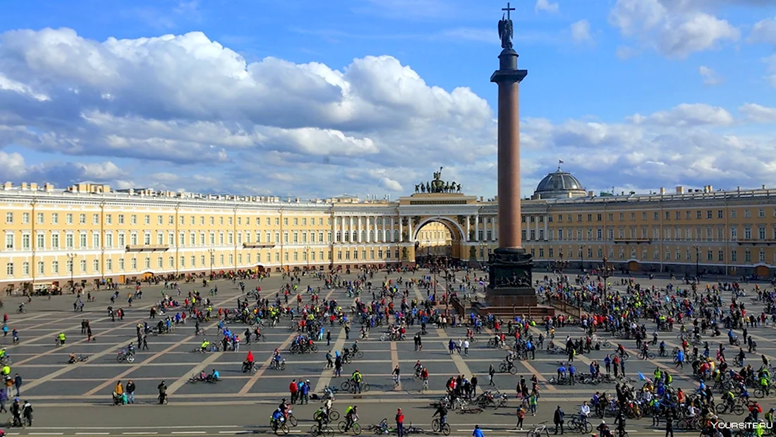 Дворцовая площадь в Санкт-Петербурге