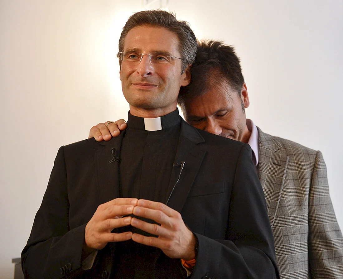 Католические священники Гомосексуалы