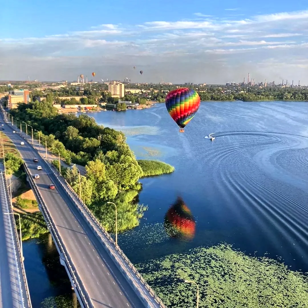 Липецк воздушная. Воздушный шар над городом. Липецк. Липецк и воздушный шар. Вид города с воздушного шара.