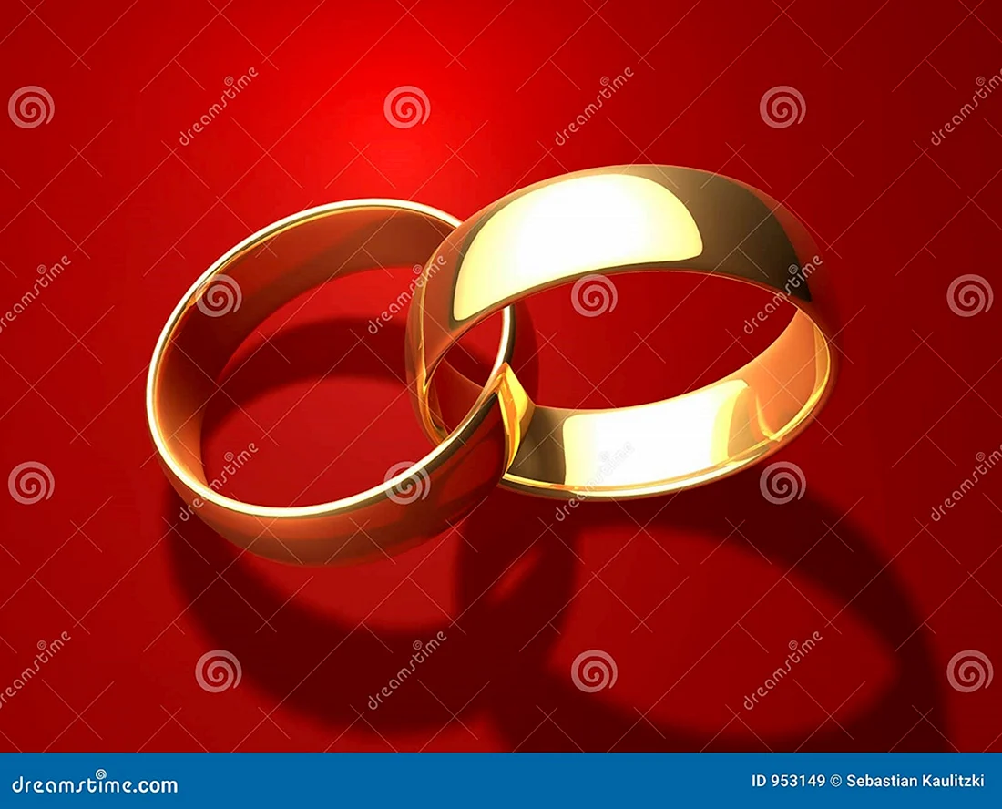 Обручальные кольца на Красном фоне