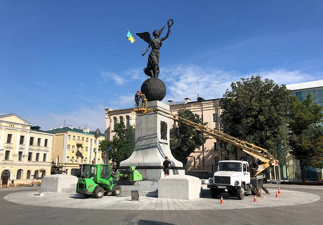 Памятник независимости Харьков