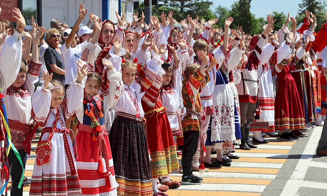 4 славянских народа. Славянское единство Клинцы. Фестиваль дружбы народов. Славянский фестиваль. Фестиваль славянских народов.