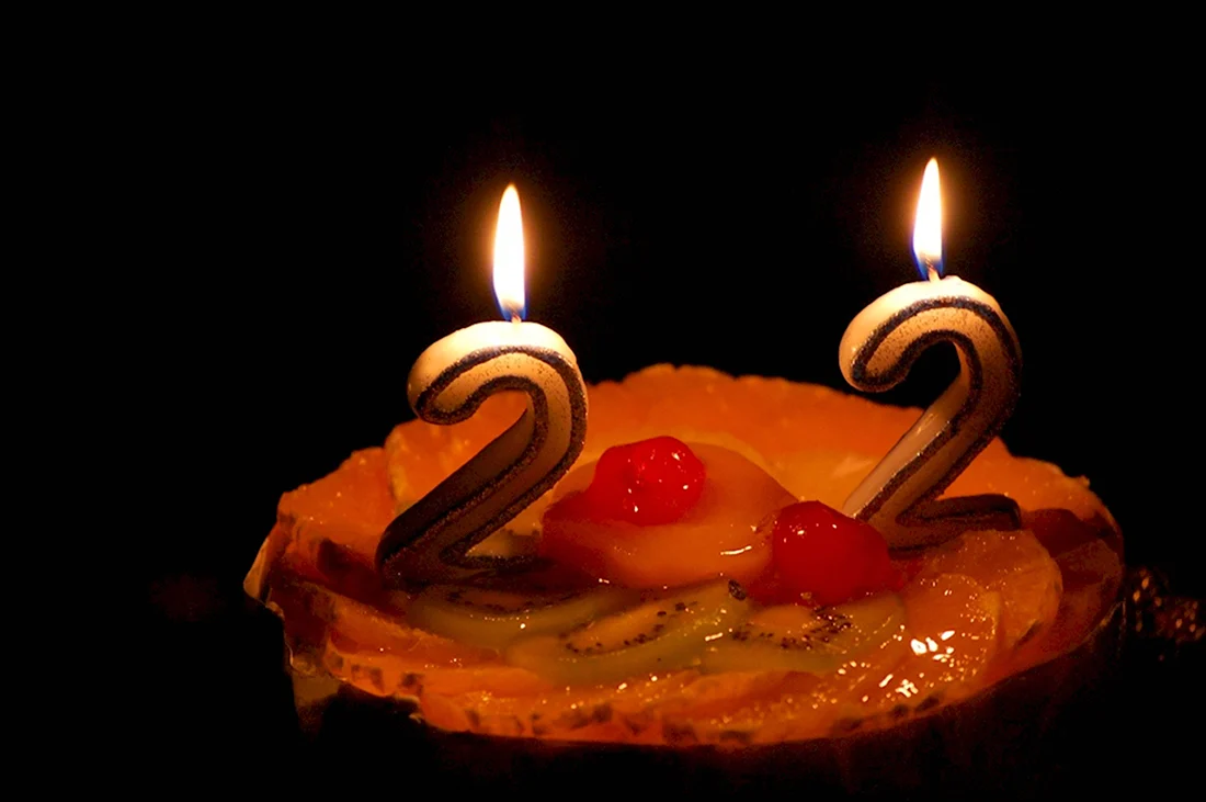 Торт со свечами 22
